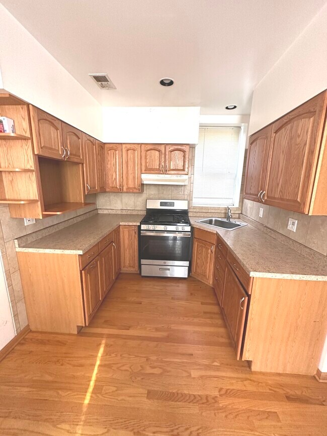 Foto del edificio - 3944 W Division St