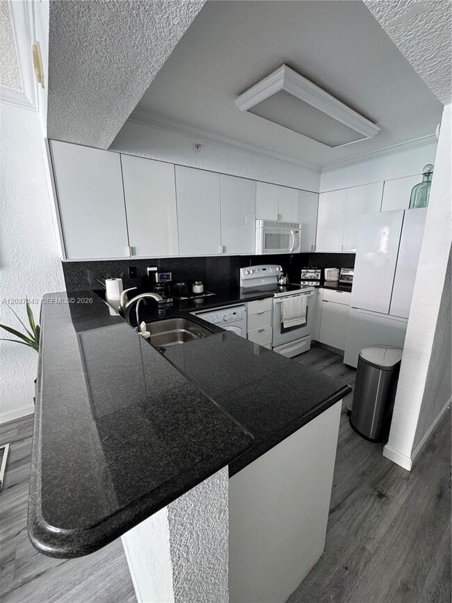 Foto del edificio - 2501 S Ocean Dr