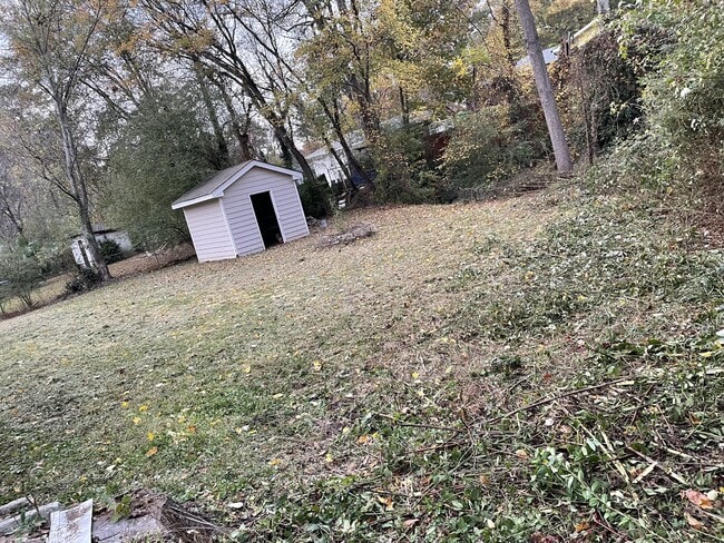 Building Photo - 930 Dale Dr SW