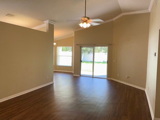 Foto del edificio - 27512 Sky Lake Cir