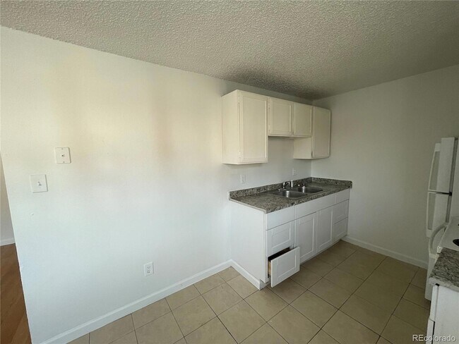 Photo - 1622 Alton St Apartment