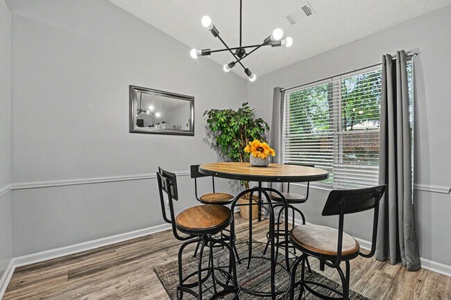 Foto del edificio - 1541 Clifton Downs Dr SE