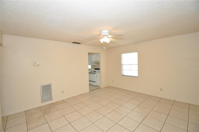 Building Photo - 1434 E Fern Rd
