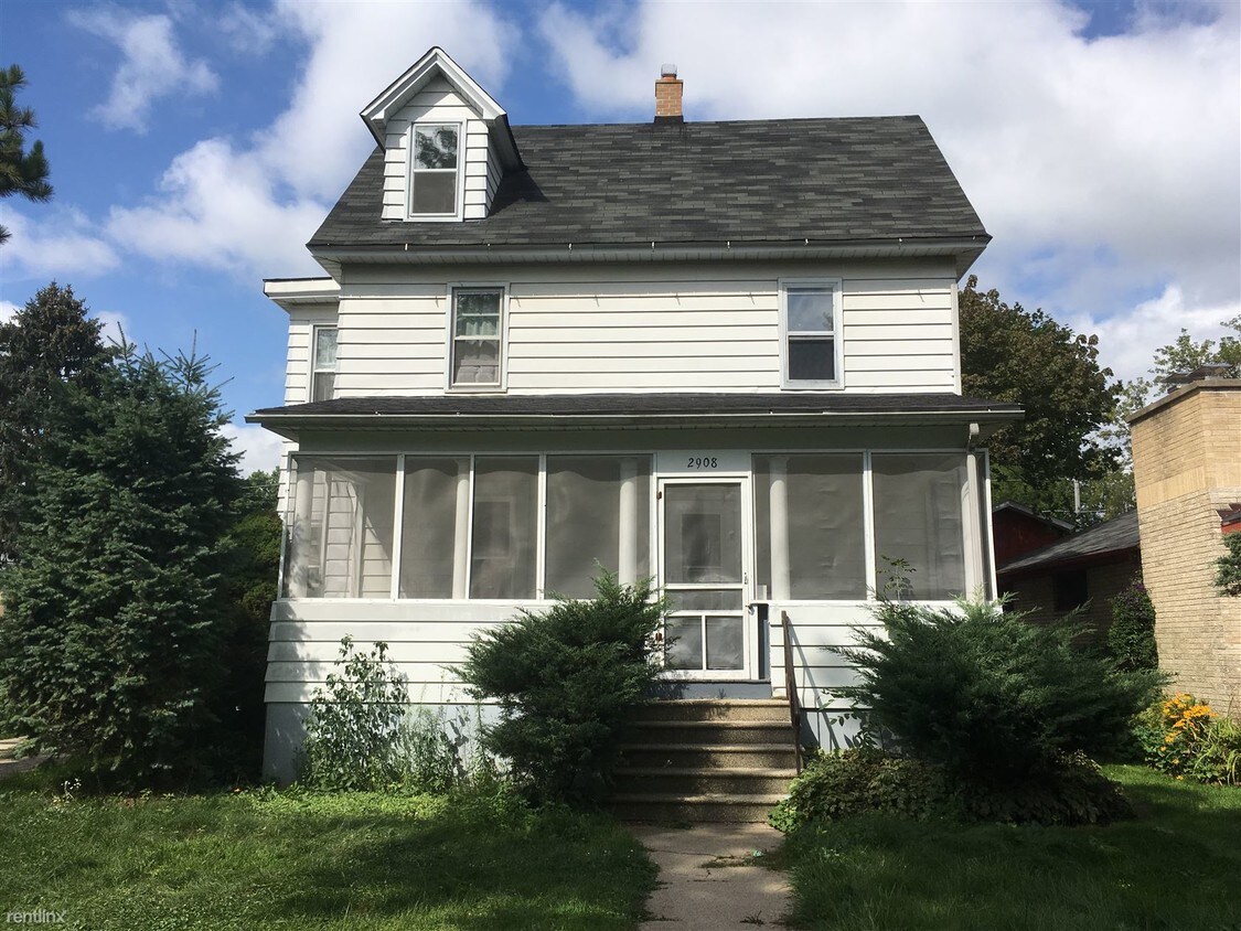 Primary Photo - 2908 Emmaus Ave