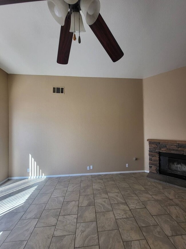 Building Photo - 21247 Chardonnay Dr