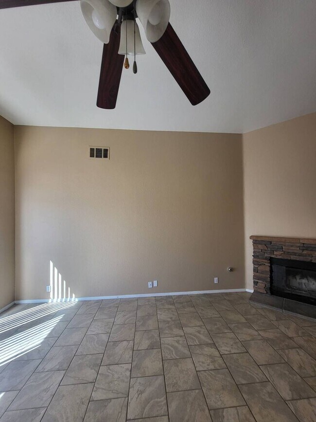 Foto del edificio - 21247 Chardonnay Dr