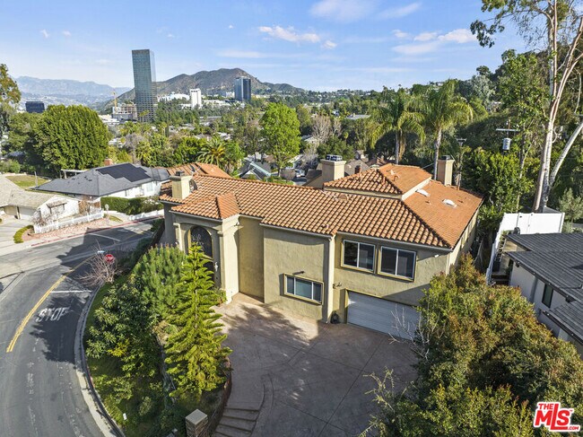 Foto del edificio - 3654 Wrightwood Dr