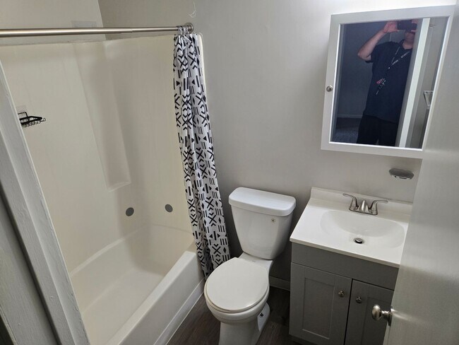 Foto del edificio - 3 bedroom, 1.5 bath townhome in Newark