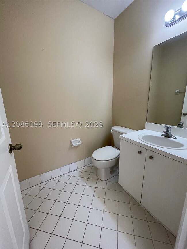 Building Photo - 992 NE 41st Terrace