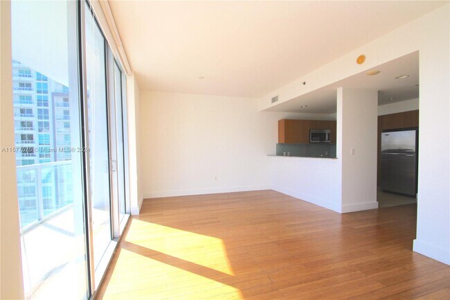 Building Photo - 1060 Brickell Ave