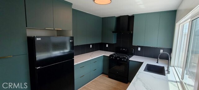 Foto del edificio - 18822 Cranbrook Ave