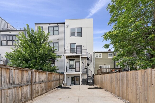 Foto del edificio - 2608 4th St NE