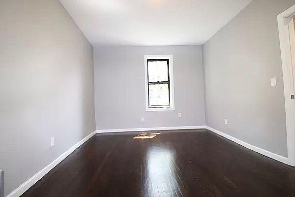 Foto del edificio - 2 bedroom in BRONX NY 10467