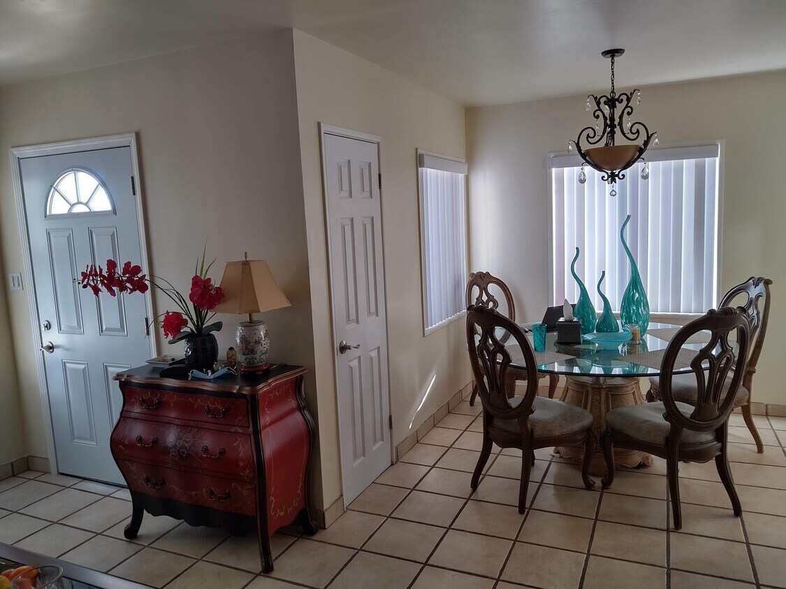 Foto principal - 1064 W 31st St