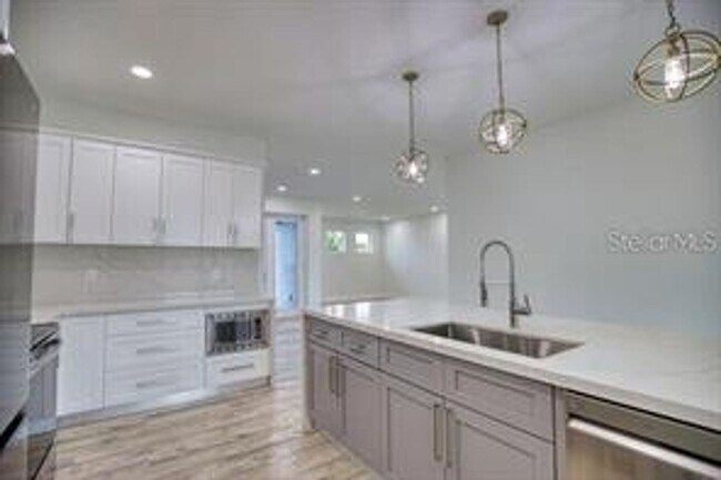 Foto del edificio - ANNUAL UNFURNISHED RENTAL located in Burnt...