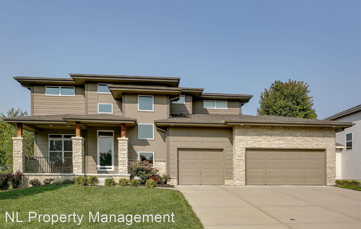 Primary Photo - 4 br, 2.5 bath House - 6014 South 156 Ave ...
