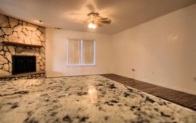 Foto del edificio - 3109 Meadow Wood Ln