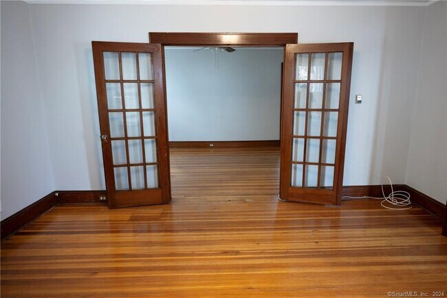 Building Photo - 21 Quintard Ave