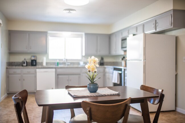 Foto del edificio - 4225 Parkwood Ct