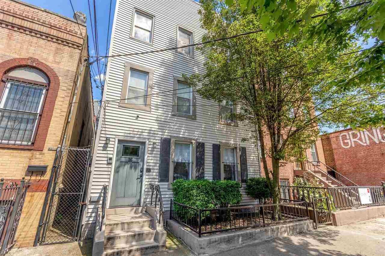 Primary Photo - 16 Coles St