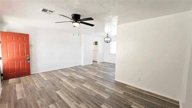 Building Photo - 3633 SE 27th St