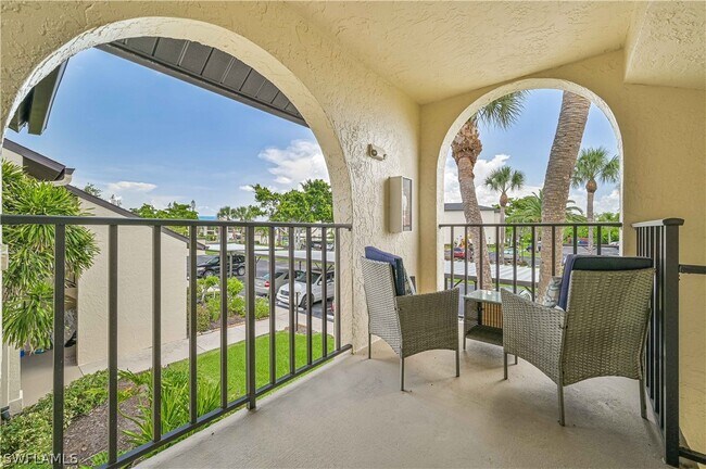 Foto del edificio - 8475 Charter Club Cir
