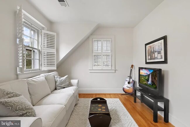 Living Room - 4010 Franconia Rd