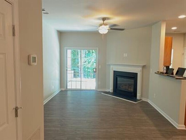 Foto del edificio - 3333 Thornbridge Dr
