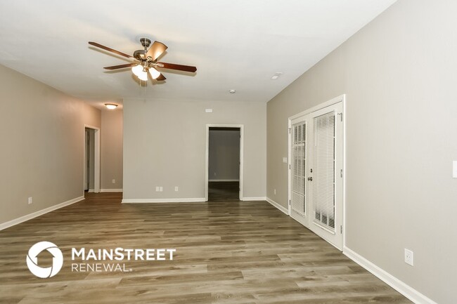 Foto del edificio - 7742 Sawyer Brown Rd