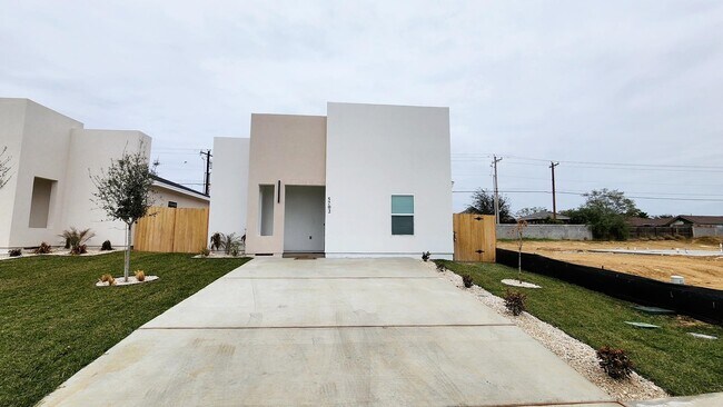 Building Photo - 5702 Moses Lp