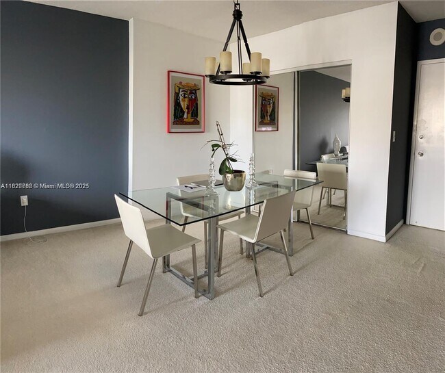 Foto del edificio - 400 Kings Point Dr