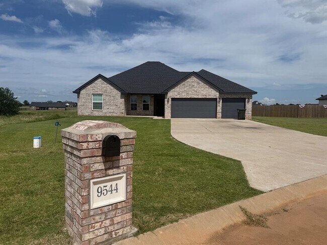 Foto del edificio - 9544 Monterey Dr