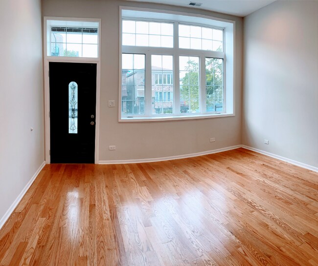 Foto del edificio - 737 W 26th St