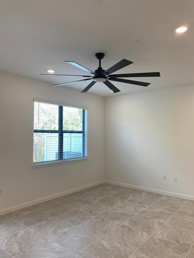 Building Photo - 2880 SE Federal Hwy