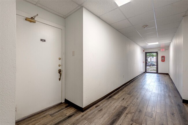 Foto del edificio - 3005 Walnut Bend Ln