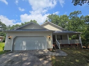 Building Photo - 3910 Sarasota Dr