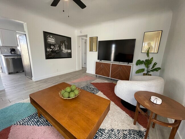 Living Room - 1311 W Clarendon Ave