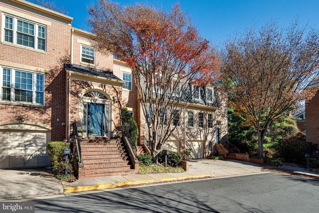 Primary Photo - 1423 McLean Mews Ct