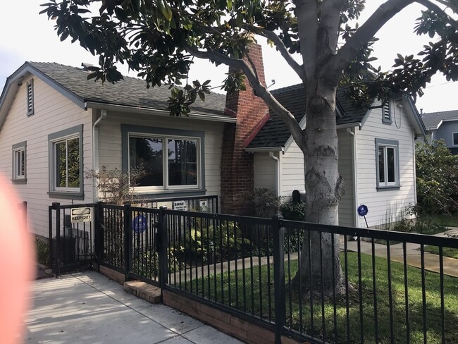 front side - 15 S Alisos St