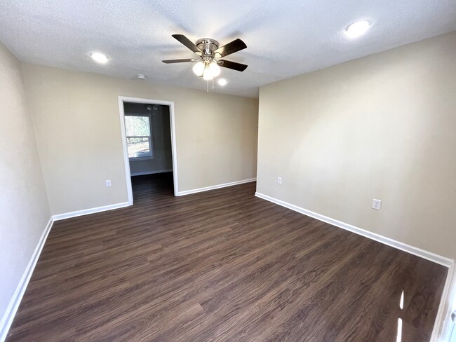 Building Photo - 75 Venita Dr