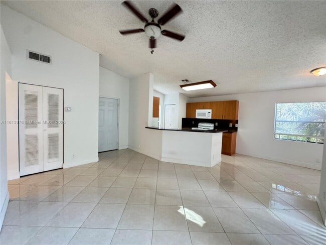 Foto del edificio - 9999 Summerbreeze Dr