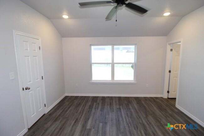 Foto del edificio - 134 Wind Ridge Dr