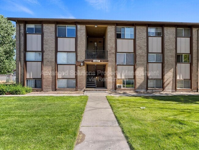 Foto del edificio - 1351 N Redwood Rd