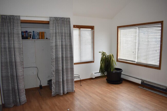 Building Photo - 242 Wabash St