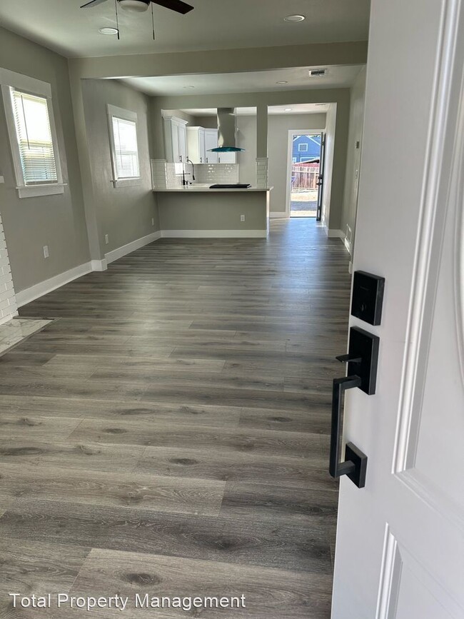 Foto del edificio - 3 br, 2 bath House - 625 E. Kern Ave.
