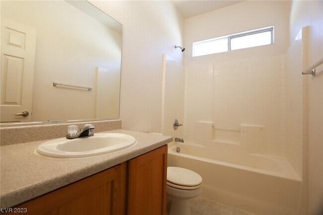 Foto del edificio - 6472 Centennial Rd