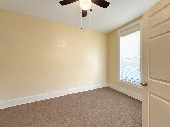 Foto del edificio - Charming Baltimore Rowhome with Updated Kitchen, Covered Front Porch & Basement