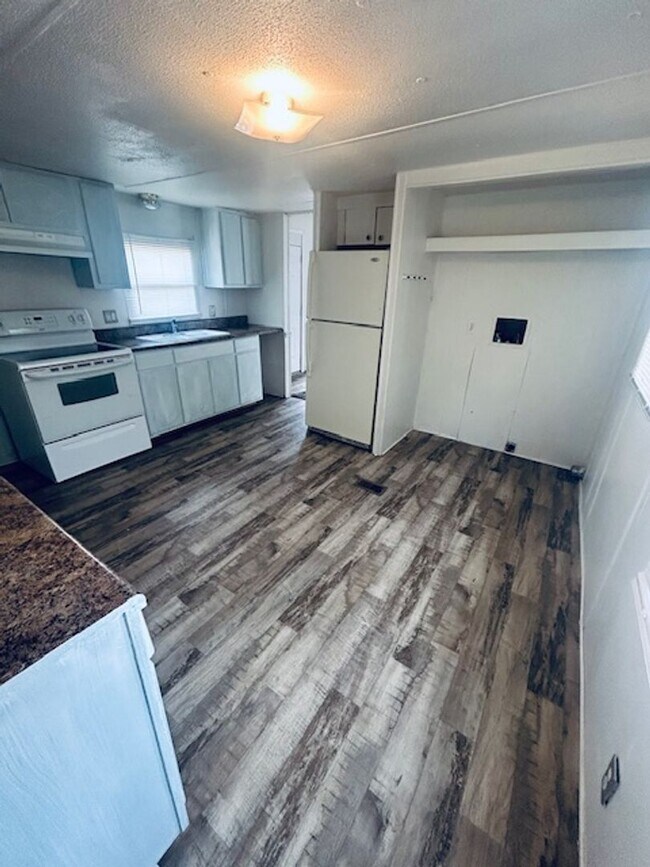 Building Photo - 2-Bedroom, 1-Bath Mobile Home