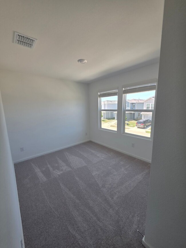 Foto del edificio - Modern 3-Bed New Construction with 2.5 Bat...