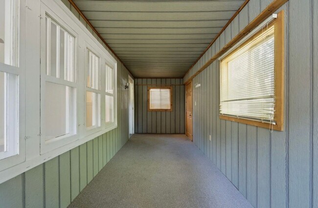Foto del edificio - Beautifully Renovated 2 Bed, 1 Bath Home for Rent!